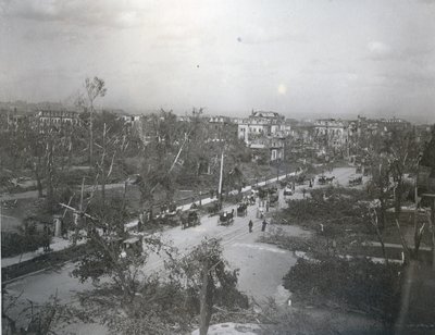 Tráfico peatonal y de tranvías en el Puente Eads durante la inundación de 1903 de J.C. Strauss